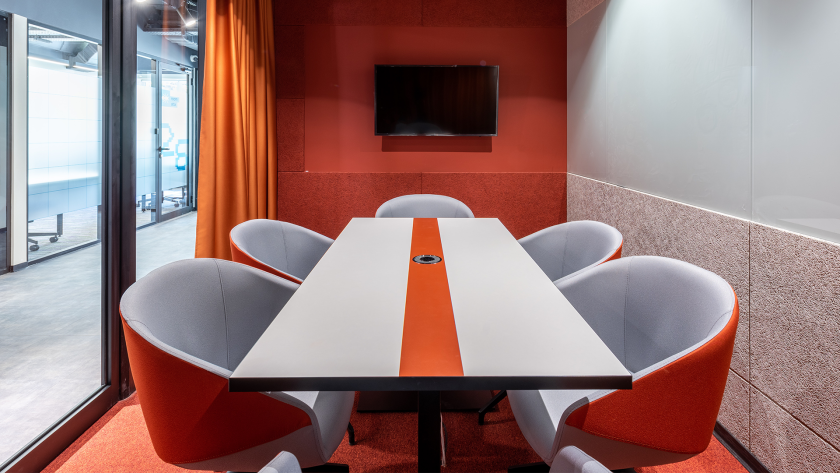 White and orange breakout room 